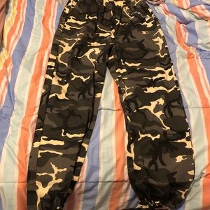 *NEVER WORN* Chained camo pants